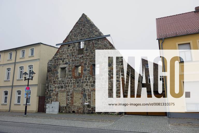 18 10 2017 Niemegk Large Road Brandenburg Monastery Ruins In Niemegk ...