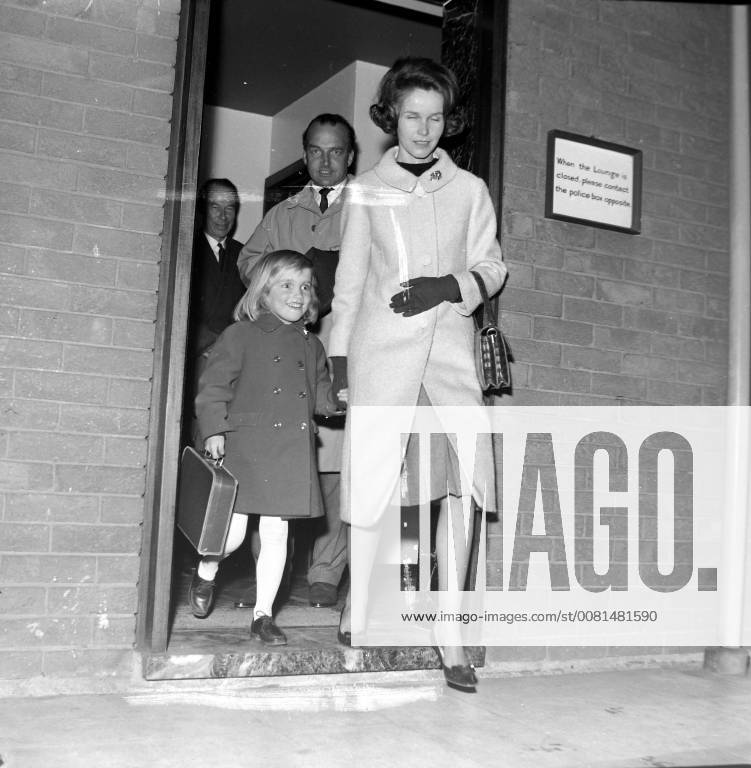 ARCHDUCHESS FERDINAND WIFE AND DAUGHTER ELIZABETH AT LONDON AIRPORT