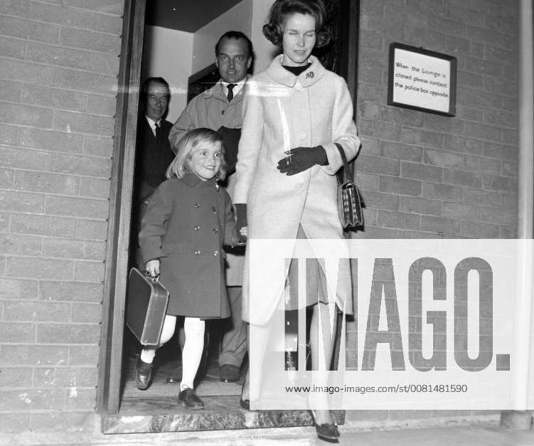 ARCHDUCHESS FERDINAND WIFE AND DAUGHTER ELIZABETH AT LONDON AIRPORT