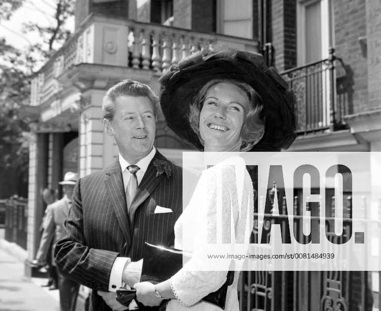 ACTOR EMRYS JONES WITH ANNE RIDDLER IN LONDON ; 15 JUNE 1963, Copyright ...