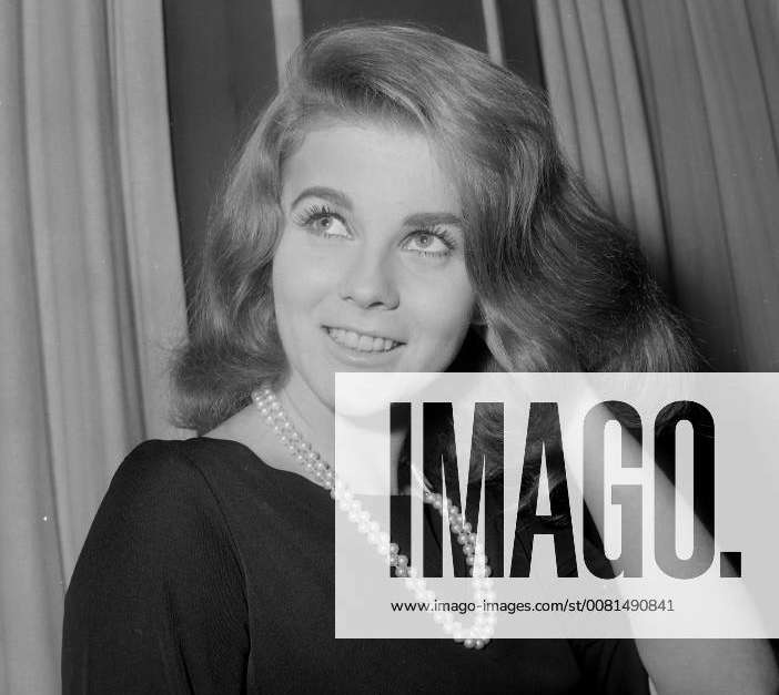 SWEDISH STAR ANN MARGARET IN LONDON ; 6 NOVEMBER