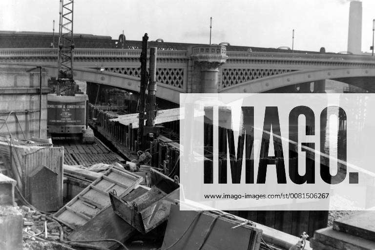 BLACKFRIARS UNDERPASS WORK IN PROGRESS IN LONDON ; 3 FEBRUARY 1964, LONDON