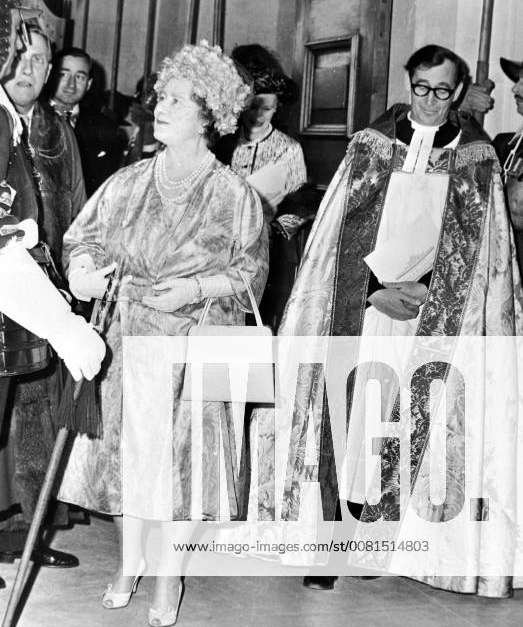 QUEEN ELIZABETH THE QUEEN MOTHER IN CHURCH OF ST MARY LE BOW FOR BELL ...