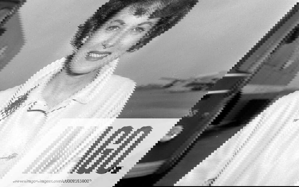 ACTRESS MAUREEN O HARA AT LONDON AIRPORT ; 24 AUGUST