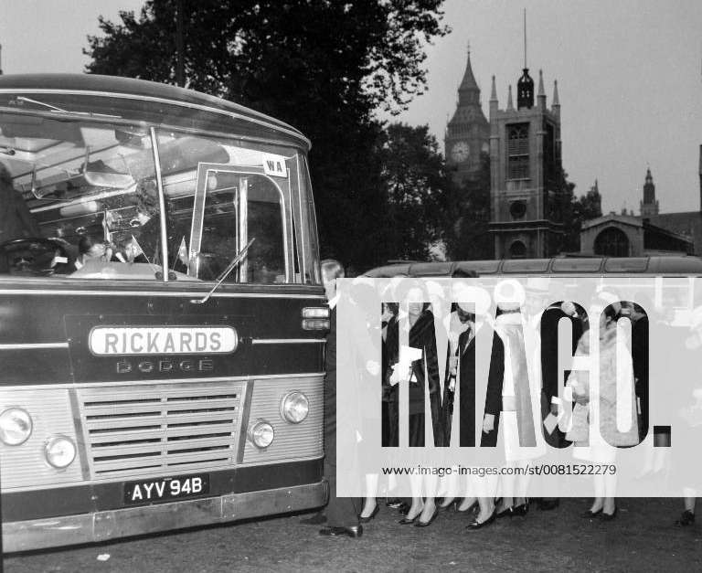 PEOPLE ARRIVE BY BUS FOR A WEDDING AT WESTMINSTER ABBEY IN LONDON ; 21 ...