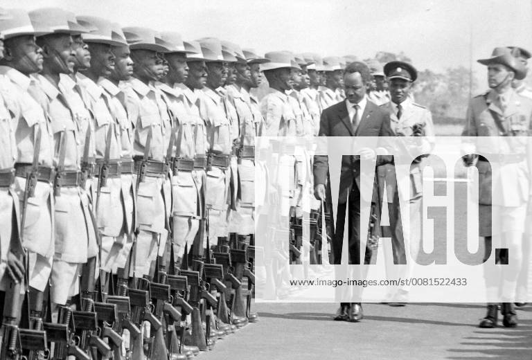 julius-nyerere-inspects-guard-in-lusaka-zambia-24-october