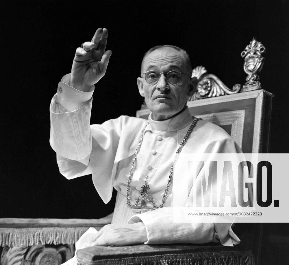 ALAN WEBB ACTOR AS POPE PIUS - ROYAL SHAKESPEARE THEATRE COMPANY IN ...