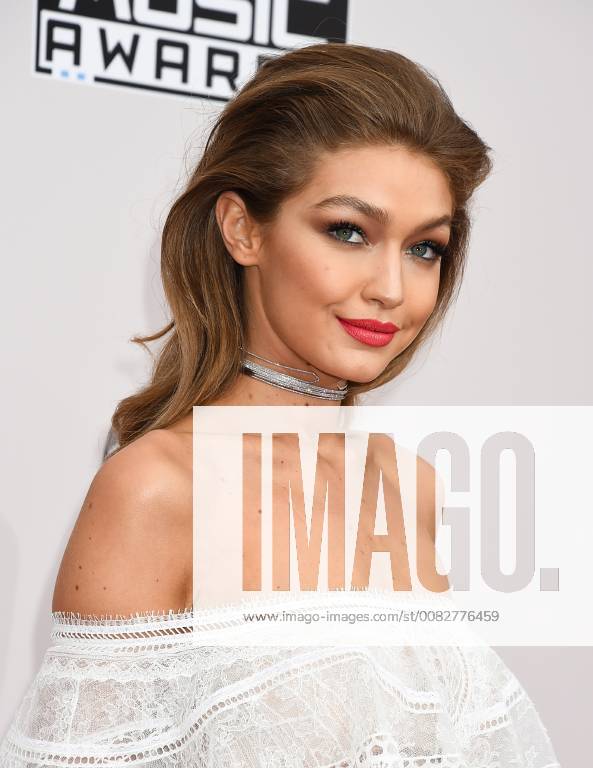 Model Gigi Hadid arriving at the 44th Annual American Music Awards in ...