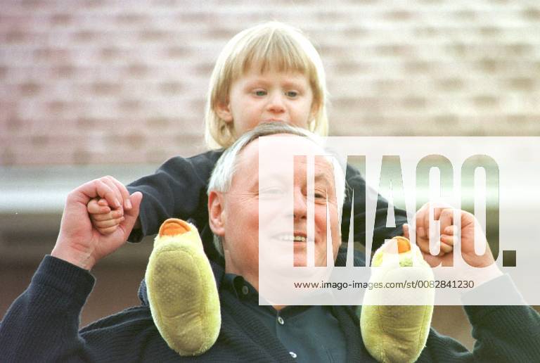 Oskar Lafontaine shows his son Carl Maurice to the waiting