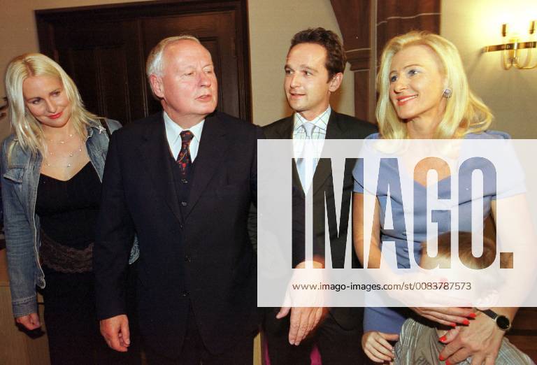 Oskar Lafontaine celebrates his 60th birthday on Tuesday 16 9 2003 in the Saarbrücken town hall