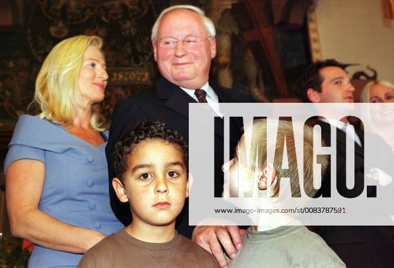 Oskar Lafontaine celebrates his 60th birthday on Tuesday 16 9 2003 in the Saarbrücken town hall