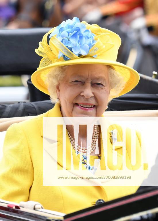 Royal Ascot - Day One - Ascot Racecourse Queen Elizabeth II during day ...