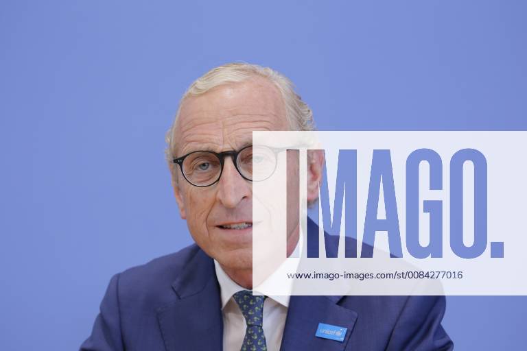 Graf Waldersee Chairman UNICEF Germany Berlin Federal Press