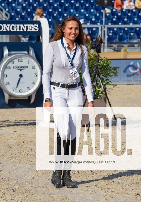 Anna Kellnerova CELEBRITES Longines Paris Eiffel Jumping 06 07