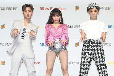 PENTAGON - Triple h hui HYUNA E'dawn RETRO FUTUREの通販 by