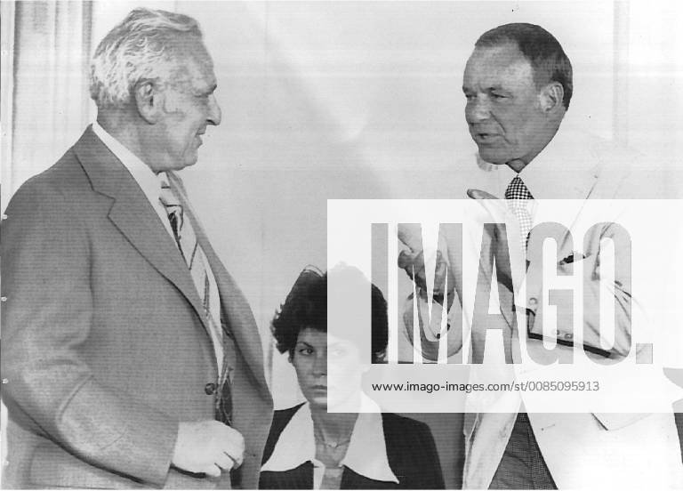 JERUSALEM ---- ENTERTAINER FRANK SINATRA APPLAUDES ISRAEL S PRESIDENT ...