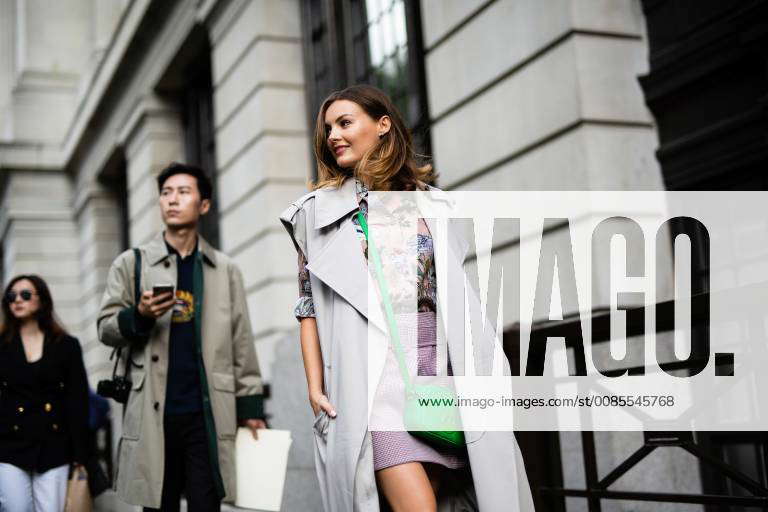 Niomi Smart arriving on the street during London Fashion Week - Sept 15