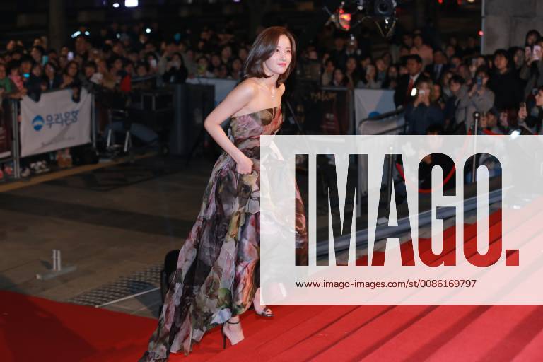 Korean actress clearance red carpet dress