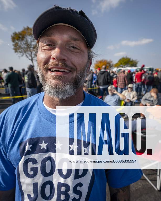 October 27, 2018 Murphysboro, Illinois, U.S. Outside Trump Campaign Rally Good Jobs Nation