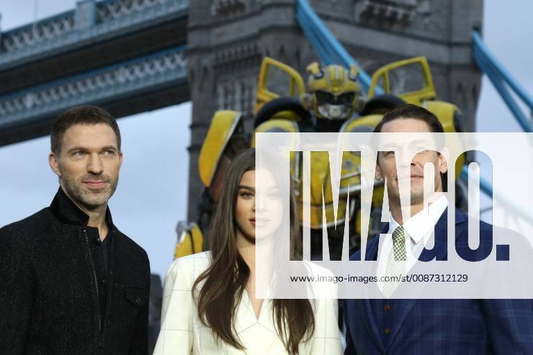 Travis Knight, Hailee Steinfeld and John Cena attend a photocall for