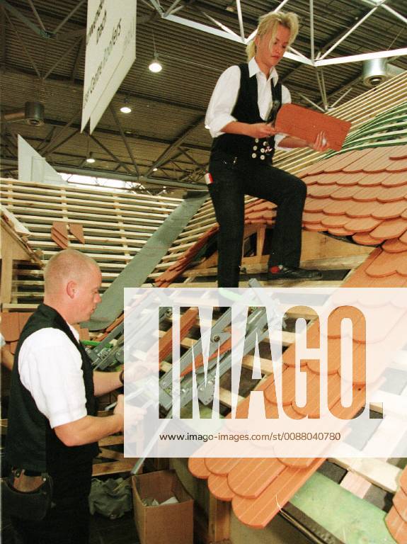 The roofers apprentices of the Saxon state education center Doreen