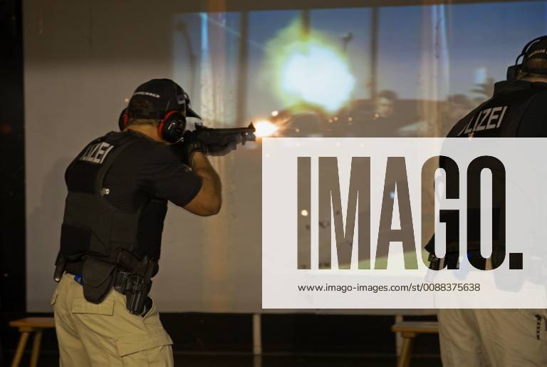 Officials of the Mobile Einsatzkommando MEK of the BKA at shooting