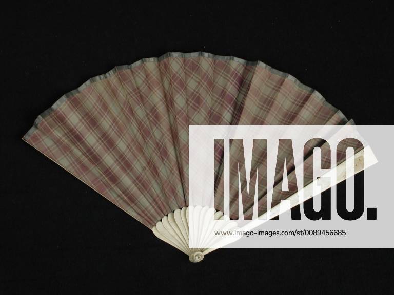 Small folding fan with legs frame and fan blade of silk with green and