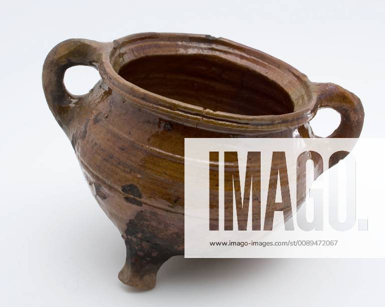 Red Lead Pot Pottery cooking pot, grape-model, red shard with lead glaze, two ...