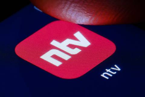 Ntv Das Logo des Nachrichtensenders n-tv am Messeturm in Köln. n-tv ist ein ...