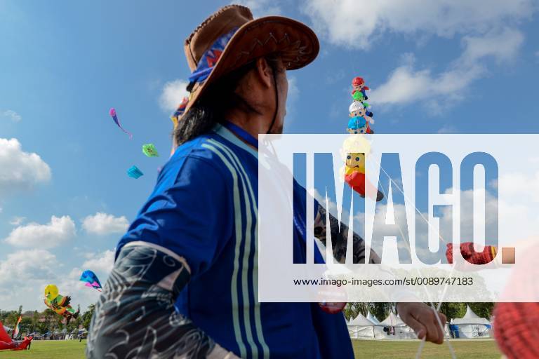 (190302) JOHOR BAHRU, March 2, 2019 A participant flies a cartoon