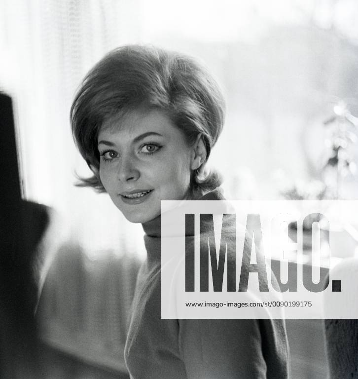 01 11 1963 Berlin GDR Annemarie Brodhagen Ansagerin im Deutschen