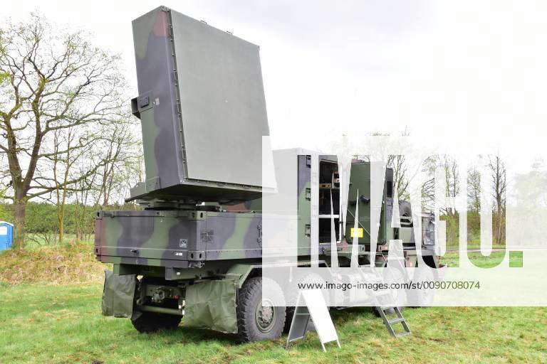 Artillery reconnaissance radar COBRA of the Bundeswehr in action ...