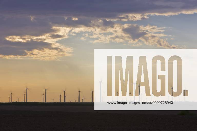 Wind Farm at Dusk Wind Farm at Dusk,Roscoe, Texas, USA Y