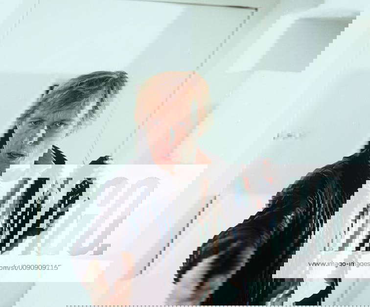 Folge Über den Tod hinaus Matula (CLAUS THEO GÄRTNER) hört verdächtige Geräusche in der Wohnung