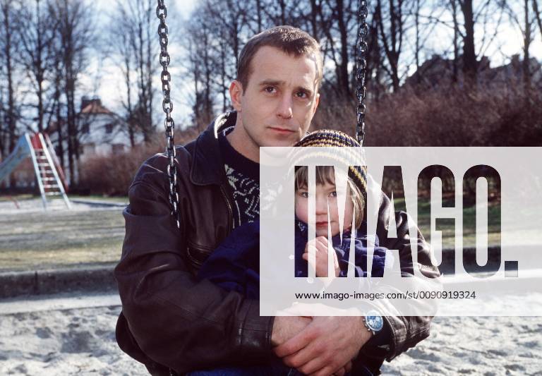 MEIN KIND SOLL LEBEN Foto Michael Brauer (HEINO FERCH) ist glücklich