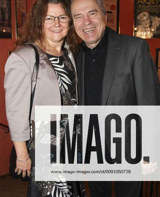 Günther Sigl with wife Doris Furtmair at the premiere of the play ...