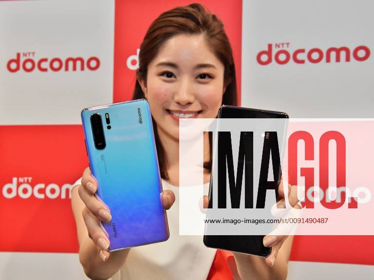 A model show new mobile devices(HUAWEI P30 Pro HW-02L, Samsung