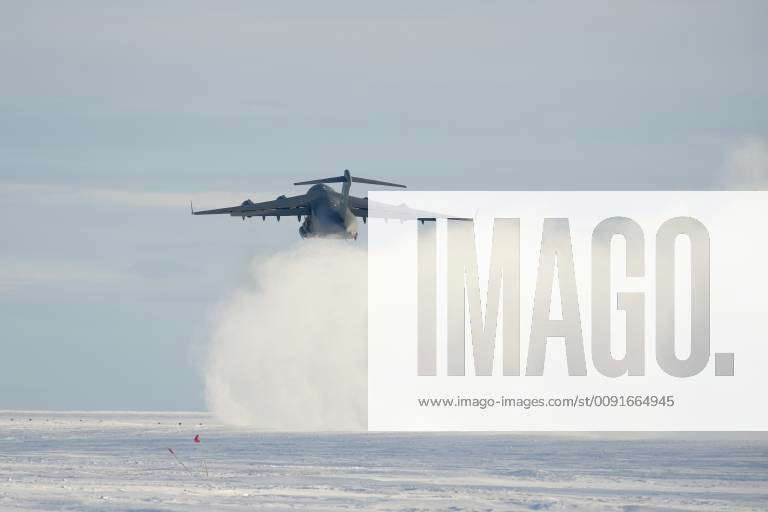 ANTARCTICA US military C17 Globemaster aeroplane taking off from ...