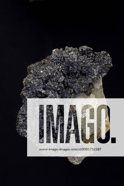 MINERALS Sphalerite, the main ore of zinc. Sample from Joplin, Missouri