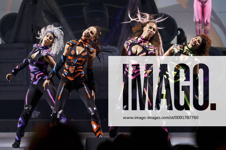 Tänzerinnen bei einem Konzert der DJ Bobo KaleidoLuna Tour in der LanxessArena. Köln, 08.06.2019 Tänzerinnen bei einem Konzert der DJ Bobo KaleidoLuna Tour in der LanxessArena. Köln, 08.06.2019