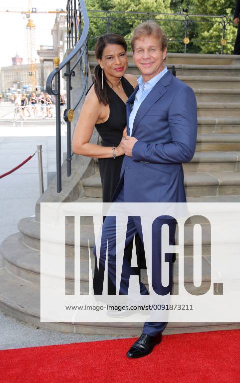 Staatsoper Fuer Alle 15 06 2019 Thomas Heinze Frau Jackie Brown at the event Staatsoper für alle