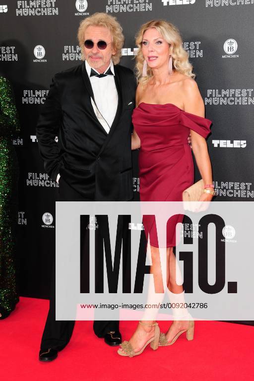 Thomas Gottschalk und Karina Mroß bei der Eröffnung vom Filmfest