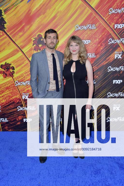 Carter Hudson mit Ehefrau Hollye Gilbert Hudson bei der Premiere der 3