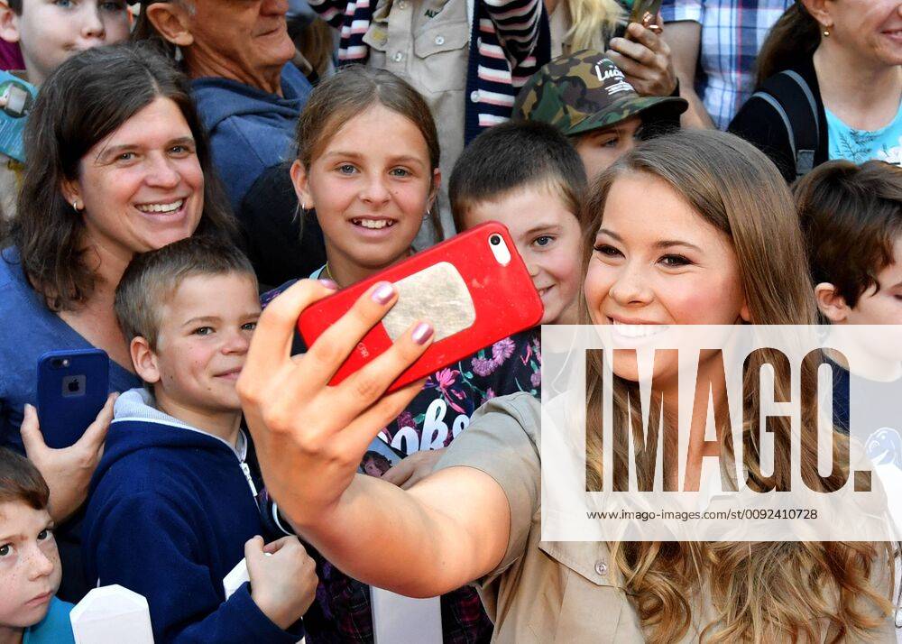 Bindi Irwin Birthday, Bindi Irwin (right) Is Seen Taking Selfie Photos 