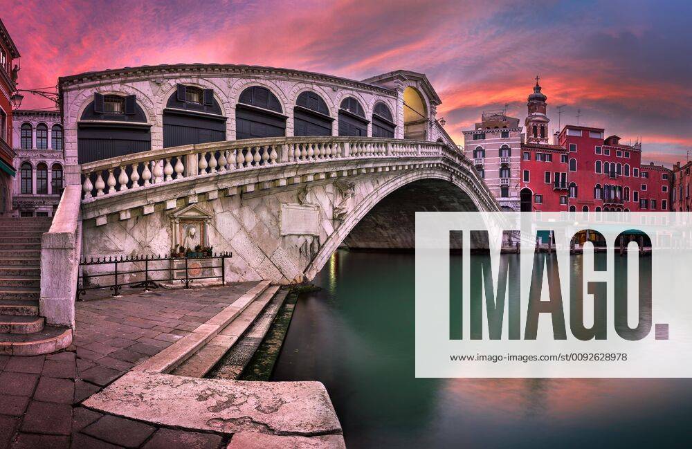 Panorama of Rialto Bridge and San Bartolomeo Church at Sunrise, Venice ...