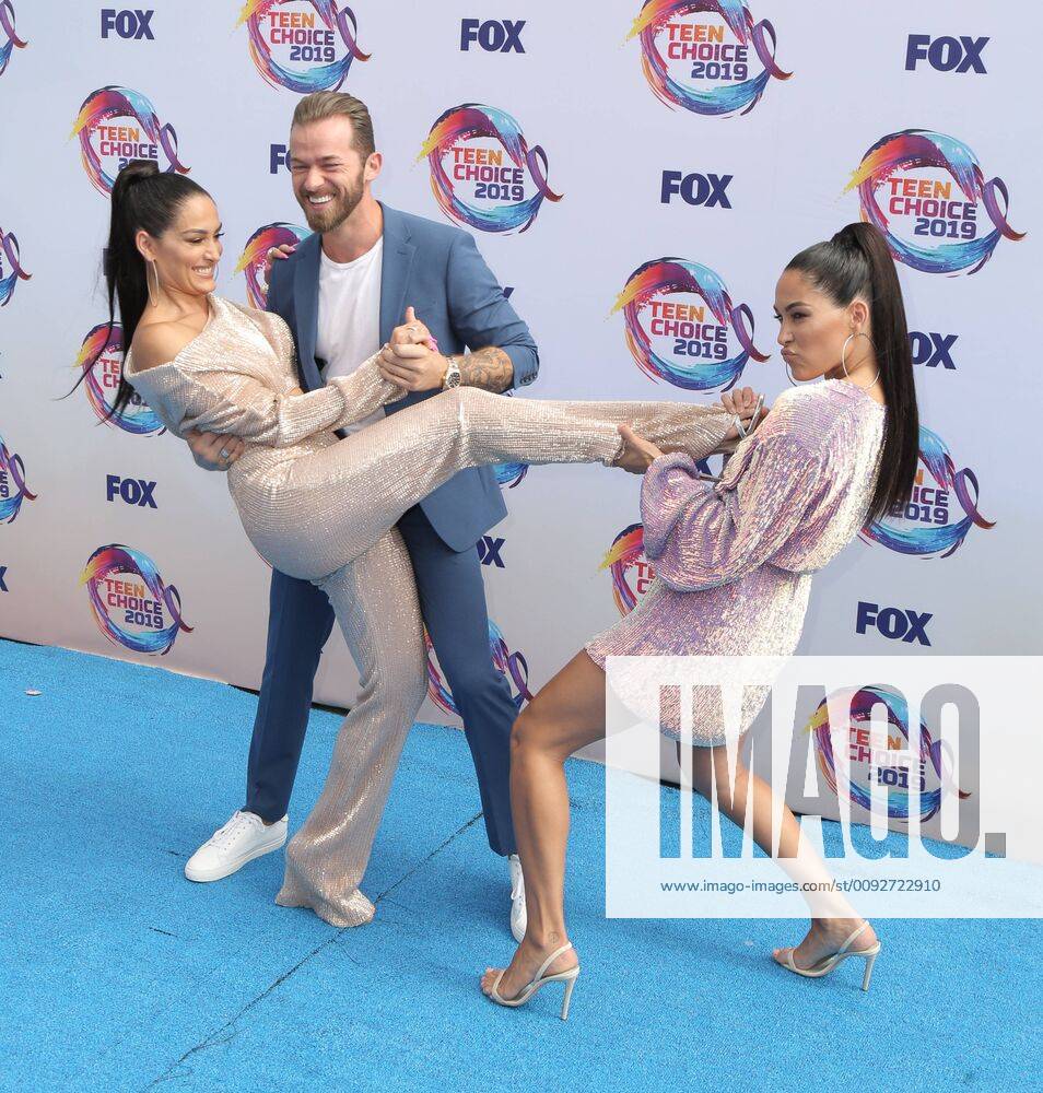 11 August 2019 - Hermosa Beach, California - Nikki Bella, Brie Bella, Artem  Chigvintsev, The Bella