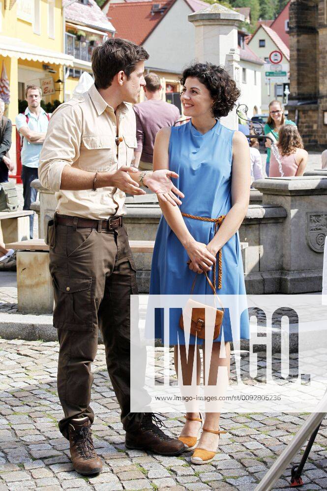 Philipp Danne Und Liza Tzschirner Am Set Des Ard Fernsehfilms Der Ranger Paradies Heimat Auf Dem M