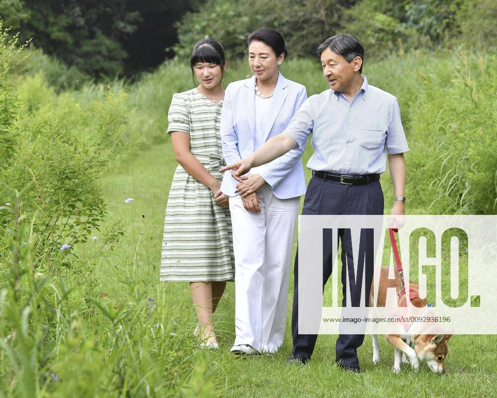 Japan imperial family on summer vacation (From R) Japanese Emperor ...