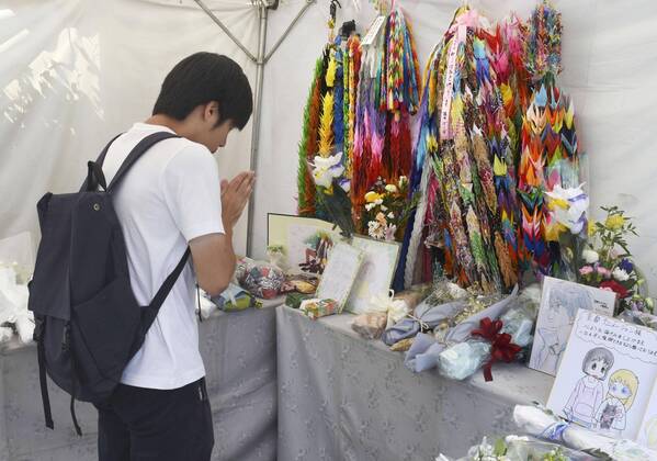 Arson attack on Kyoto animation studio A woman prays in front of an ...
