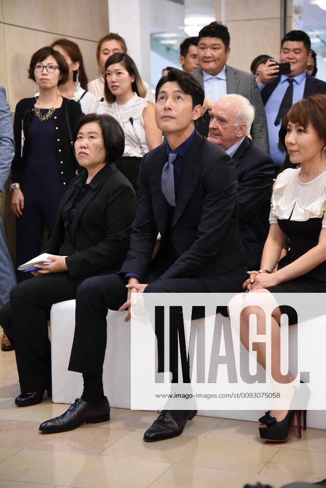 Korean actor and model Jung Woo sung front middle attends the